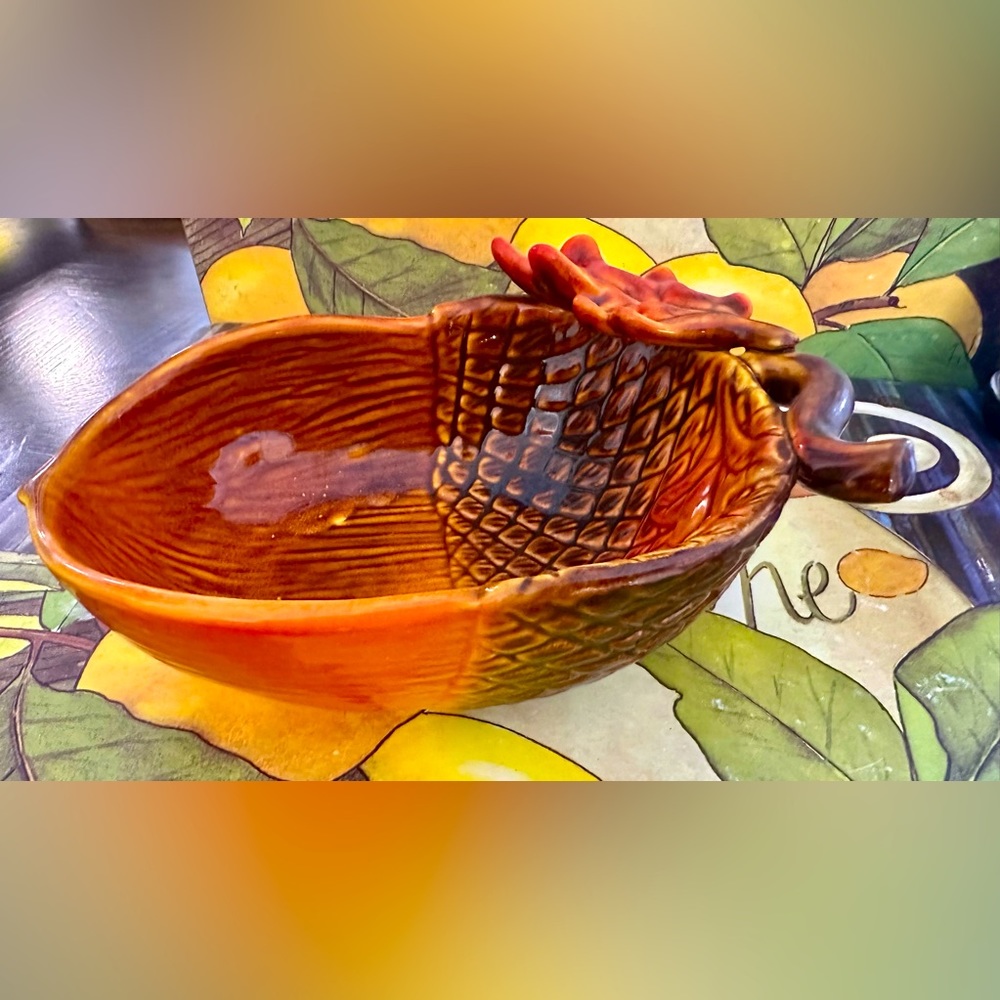 Acorn ceramic dish. Thanksgiving or fall/autumn serving dish. Perfect.